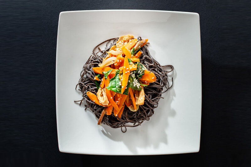 Spaghete asiatice cu ciuperci