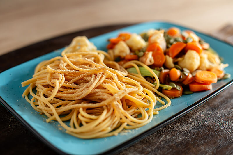 Spaghete de linte cu legume