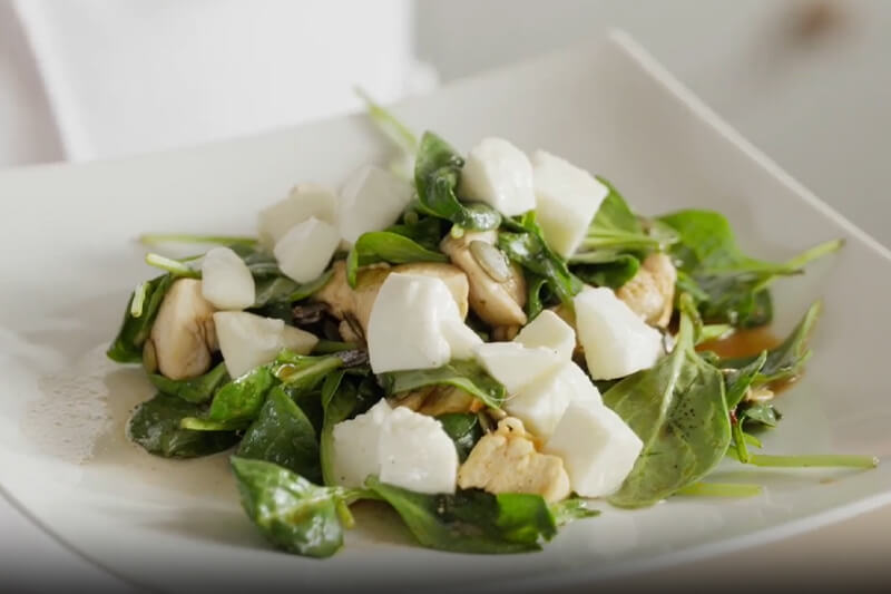 Salata mediteraneana de pui